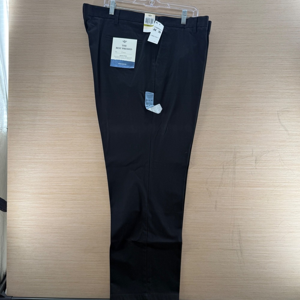 NWT Dockers Mens 44x30 Black Signature Khaki The Best Pressed Classic Fit Pants